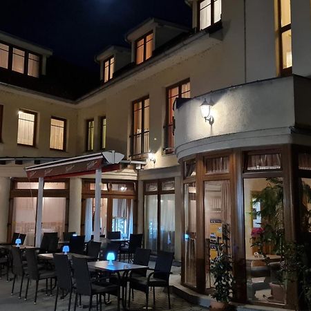 Hotel Patonai Fertőd Exteriör bild