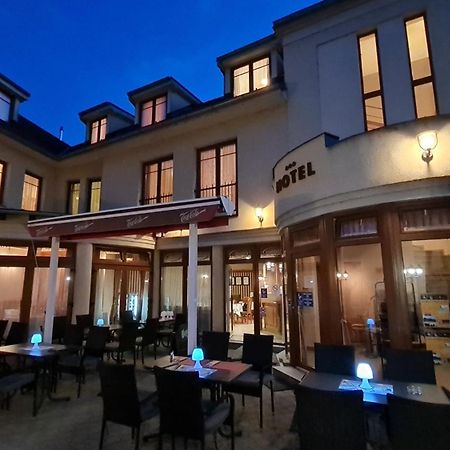 Hotel Patonai Fertőd Exteriör bild