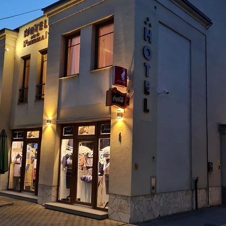 Hotel Patonai Fertőd Exteriör bild