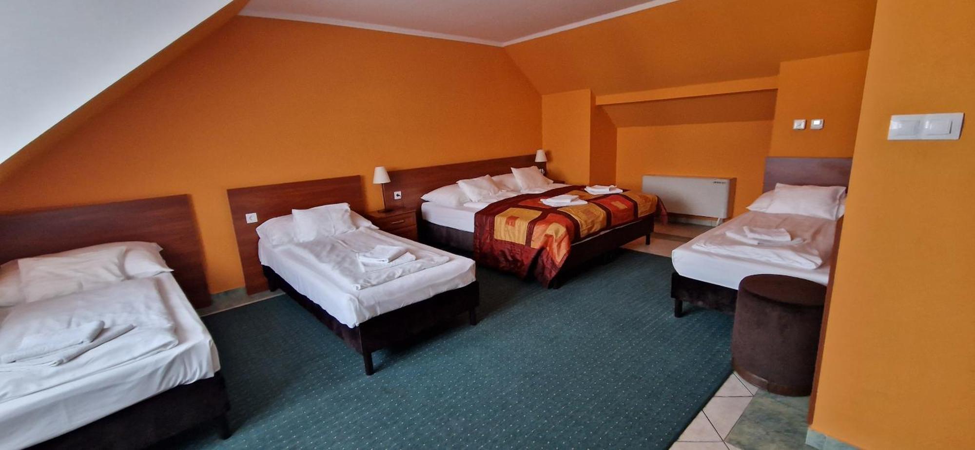 Hotel Patonai Fertőd Exteriör bild
