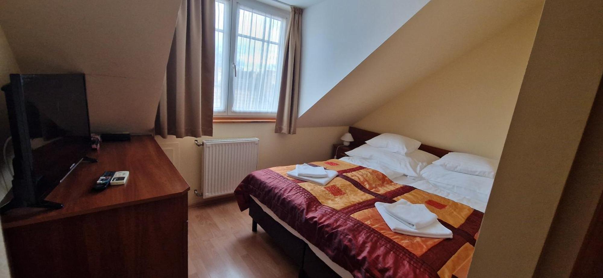 Hotel Patonai Fertőd Exteriör bild