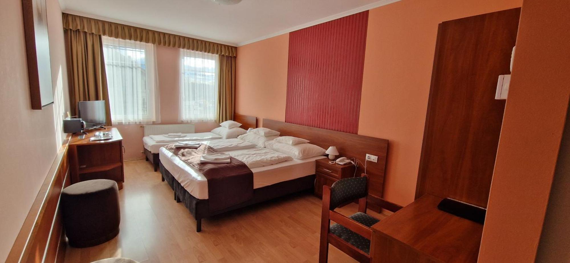 Hotel Patonai Fertőd Exteriör bild
