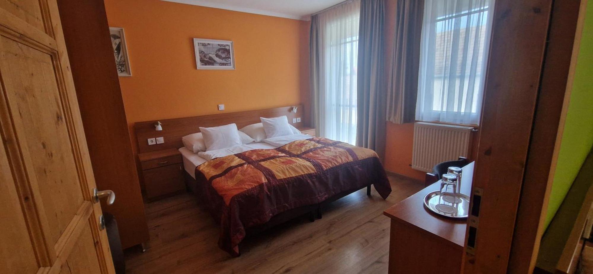 Hotel Patonai Fertőd Exteriör bild