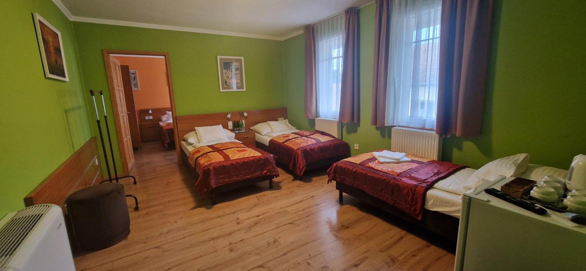 Hotel Patonai Fertőd Exteriör bild